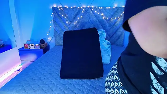 emmajohnss online show from 03/04/25, 03:44