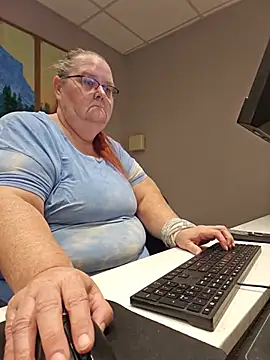 Snapshot of Hornybbw1978 chatting on 07/10/26, 05:23 Hornybbw1978 online show from 07/10/26, 05:23