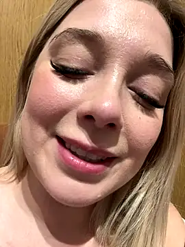 CherryAuroraa online show from 11/28/25, 11:29