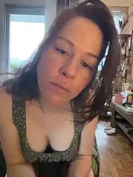 Snapshot of SuzieWanKenobi chatting on 09/21/25, 03:13 SuzieWanKenobi online show from 09/21/25, 03:13