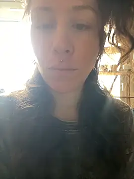 Snapshot of SuzieWanKenobi chatting on 10/19/25, 12:50 SuzieWanKenobi online show from 10/19/25, 12:50