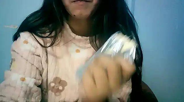 Snapshot of lovelydesi21 chatting on 12/21/24, 06:02 lovelydesi21 online show from 12/21/24, 06:02