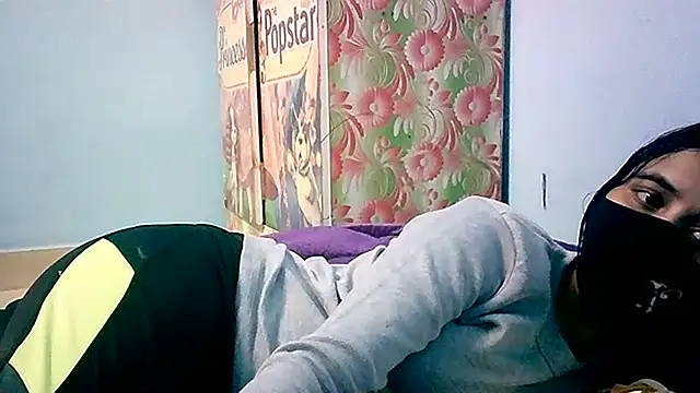 Snapshot of lovelydesi21 chatting on 01/11/25, 06:23 lovelydesi21 online show from 01/11/25, 06:23