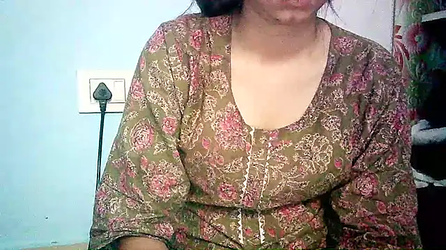 Snapshot of lovelydesi21 chatting on 03/16/25, 10:44 lovelydesi21 online show from 03/16/25, 10:44