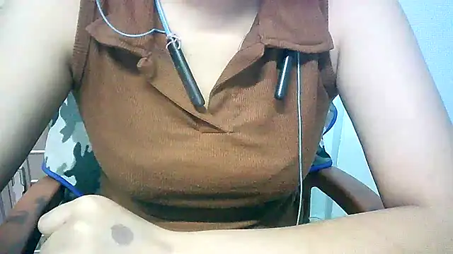 Snapshot of lovelydesi21 chatting on 03/20/25, 04:09 lovelydesi21 online show from 03/20/25, 04:09