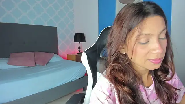 cora 22 online show from 09/09/25, 12:48