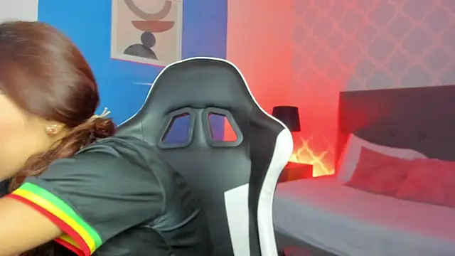 cora 22 online show from 09/27/25, 12:21