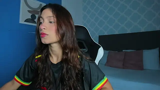 cora 22 online show from 10/01/25, 12:44