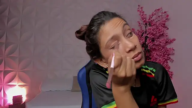 cora 22 online show from 03/25/26, 12:44