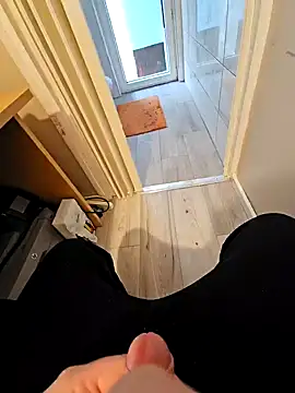 Snapshot of cross10 chatting on 02/10/25, 01:22 cross10 online show from 02/10/25, 01:22