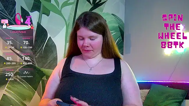 Snapshot of RubyValen chatting on 10/24/25, 01:13 RubyValen online show from 10/24/25, 01:13