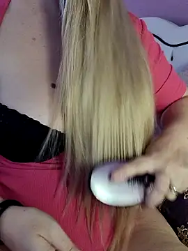 Snapshot of VictoriaMiami chatting on 10/11/25, 11:31 VictoriaMiami online show from 10/11/25, 11:31