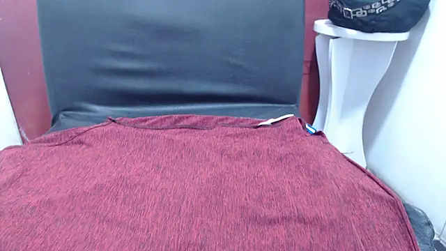 Laura hottt online show from 10/28/25, 11:36