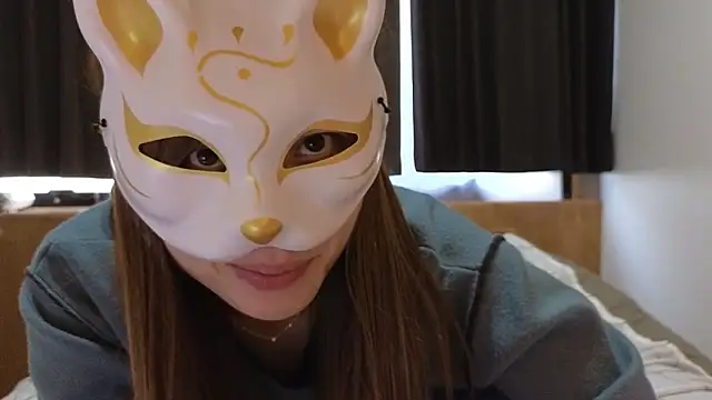 Snapshot of LuuLee0804 chatting on 02/07/25, 04:37 LuuLee0804 online show from 02/07/25, 04:37