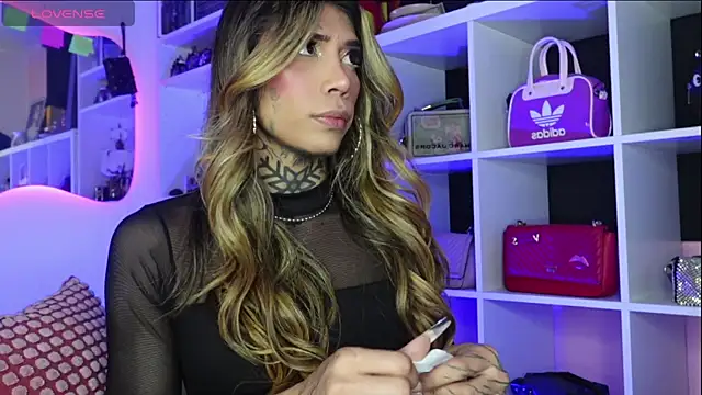 Snapshot of caroline_cossei chatting on 03/06/25, 10:36 caroline cossei online show from 03/06/25, 10:36