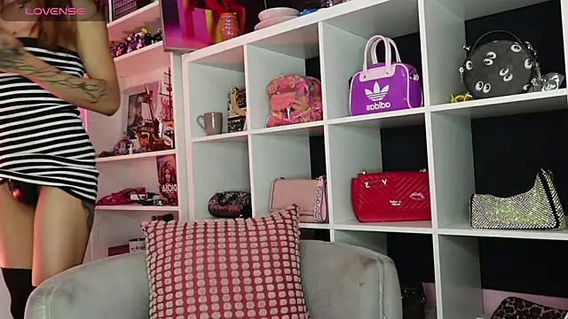 Snapshot of caroline_cossei chatting on 03/09/25, 02:07 caroline cossei online show from 03/09/25, 02:07