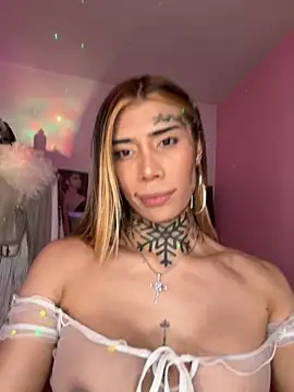 Snapshot of caroline_cossei chatting on 09/28/25, 09:25 caroline cossei online show from 09/28/25, 09:25