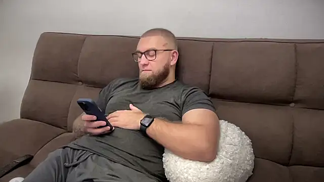 Bear bear  online show from 12/30/24, 03:24