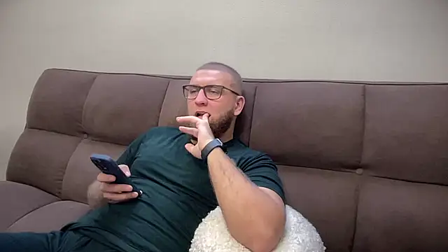 Bear bear  online show from 01/03/25, 10:09