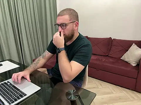 Bear bear  online show from 03/04/25, 09:54