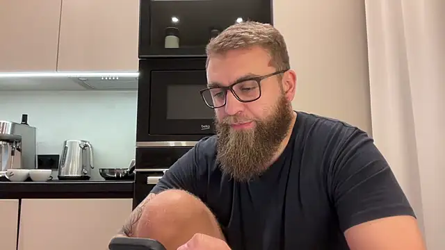 Bear bear  online show from 11/24/25, 01:11