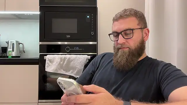 Bear bear  online show from 12/21/25, 02:02