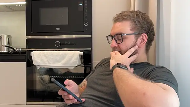 Bear bear  online show from 04/14/26, 09:37