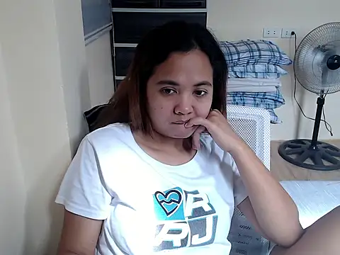 xTheLastVIRGINx online show from 02/15/26, 06:32