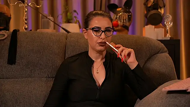 kelly kent online show from 11/18/25, 01:33