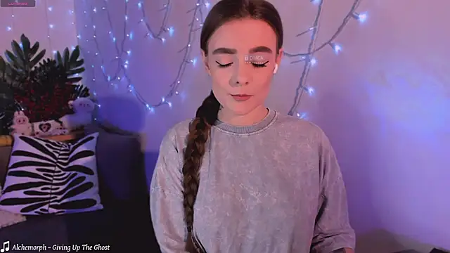 xwiuiwx online show from 12/02/25, 07:42