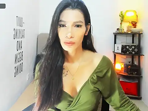 Trixie Mattel21 online show from 05/10/26, 10:59