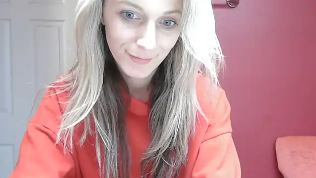 Snapshot of Heyitsmee33 chatting on 12/11/24, 01:37 Heyitsmee33 online show from 12/11/24, 01:37