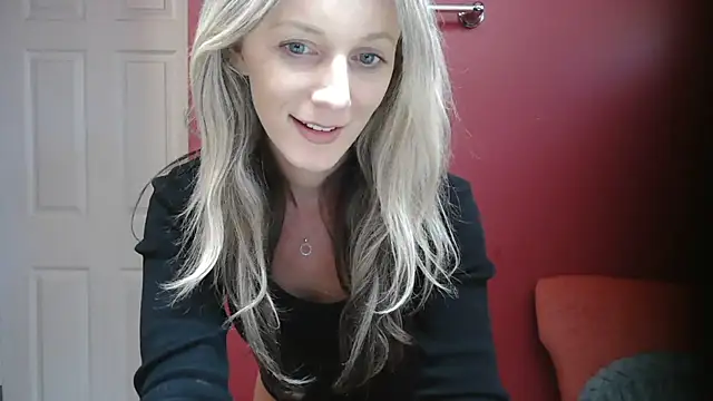 Snapshot of Heyitsmee33 chatting on 01/07/25, 08:52 Heyitsmee33 online show from 01/07/25, 08:52