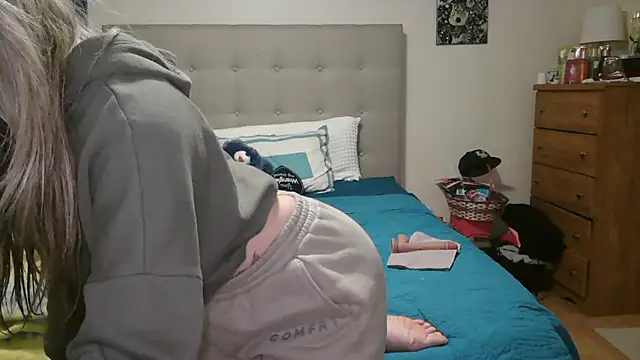 Heyitsmee33 online show from 04/13/26, 10:21