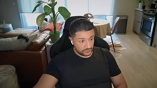 HungandThickLatin online show from 10/25/25, 12:29