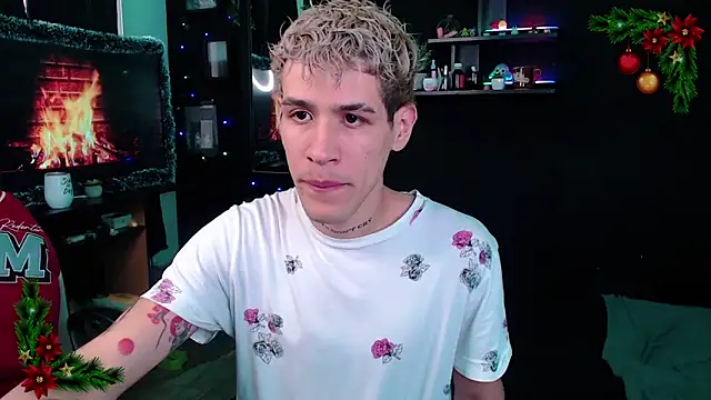 Snapshot of andybxby chatting on 12/20/24, 08:55 andybxby online show from 12/20/24, 08:55