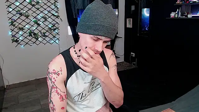 Snapshot of andybxby chatting on 01/23/25, 08:24 andybxby online show from 01/23/25, 08:24