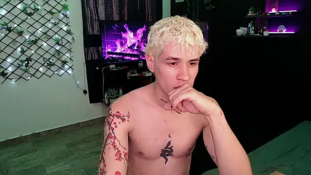 Snapshot of andybxby chatting on 01/27/25, 09:00 andybxby online show from 01/27/25, 09:00