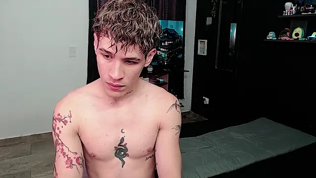 Snapshot of andybxby chatting on 03/13/25, 09:05 andybxby online show from 03/13/25, 09:05