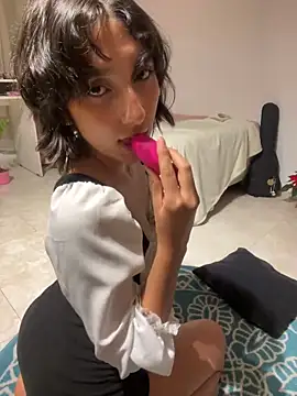 aurora xoxo online show from 12/11/24, 05:00