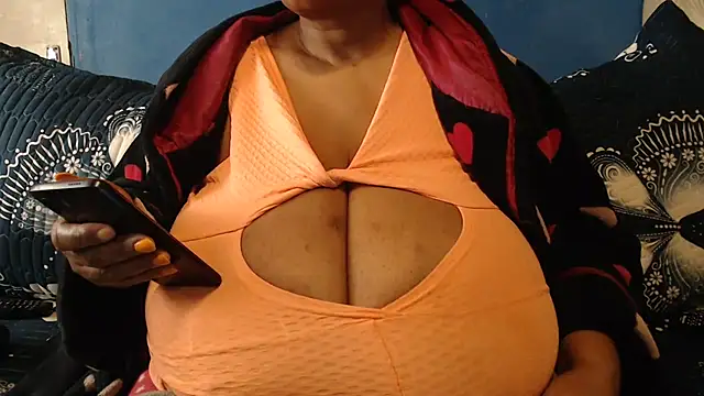 CUTEFIRMMELONSS online show from 09/17/25, 08:16