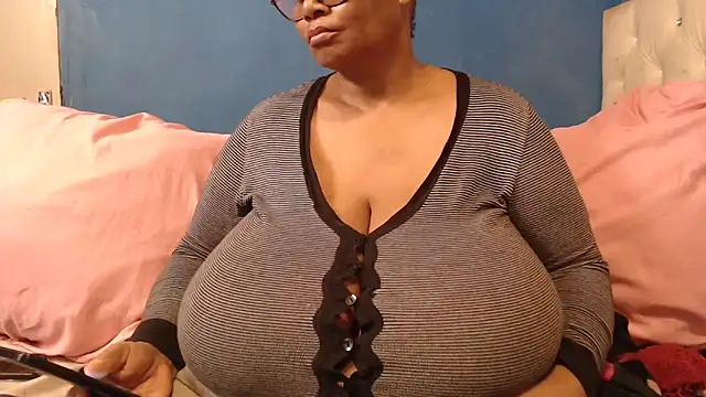 CUTEFIRMMELONSS online show from 10/07/25, 05:26