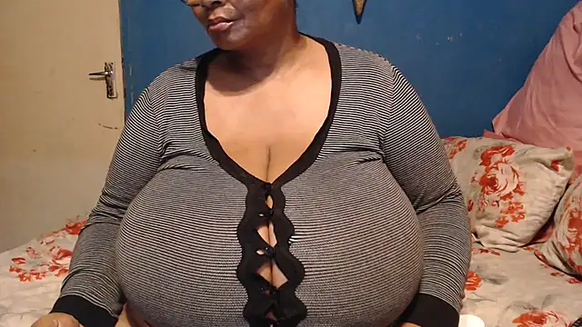 CUTEFIRMMELONSS online show from 10/13/25, 09:26