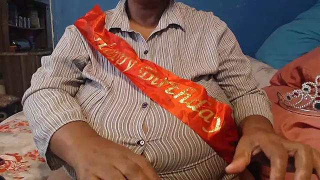 CUTEFIRMMELONSS online show from 02/11/26, 11:59