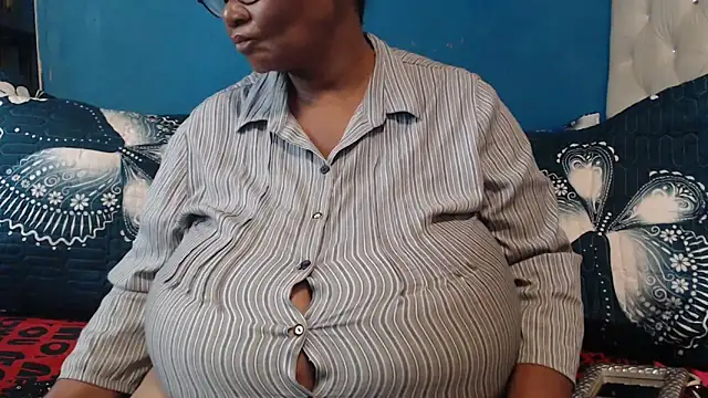 CUTEFIRMMELONSS online show from 02/24/26, 07:17