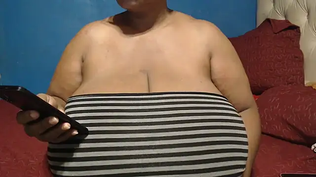 CUTEFIRMMELONSS online show from 04/15/26, 03:24