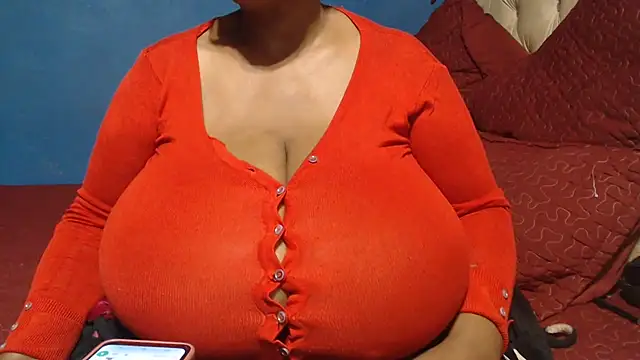 CUTEFIRMMELONSS online show from 05/04/26, 04:47