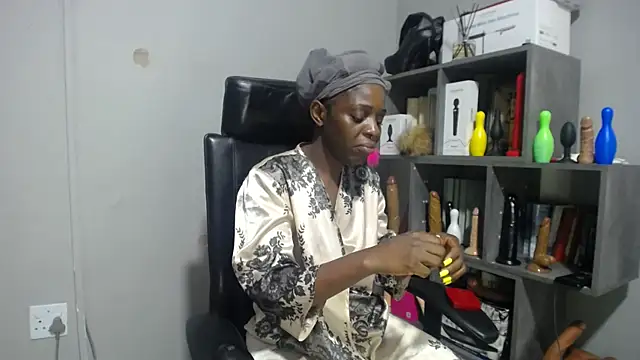 Shaniko89 online show from 11/11/25, 04:56