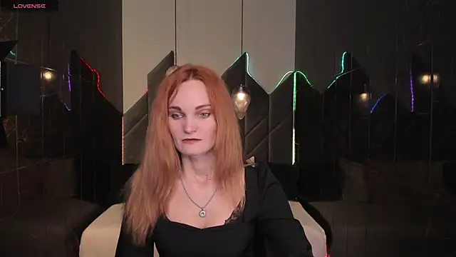 Snapshot of SaraSubtlety chatting on 11/14/25, 01:32 SaraSubtlety online show from 11/14/25, 01:32