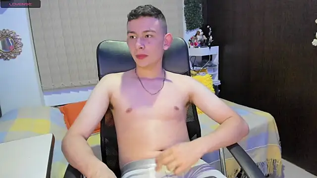 Snapshot of Christ_Miller3 chatting on 03/15/25, 04:13 Christ Miller3 online show from 03/15/25, 04:13